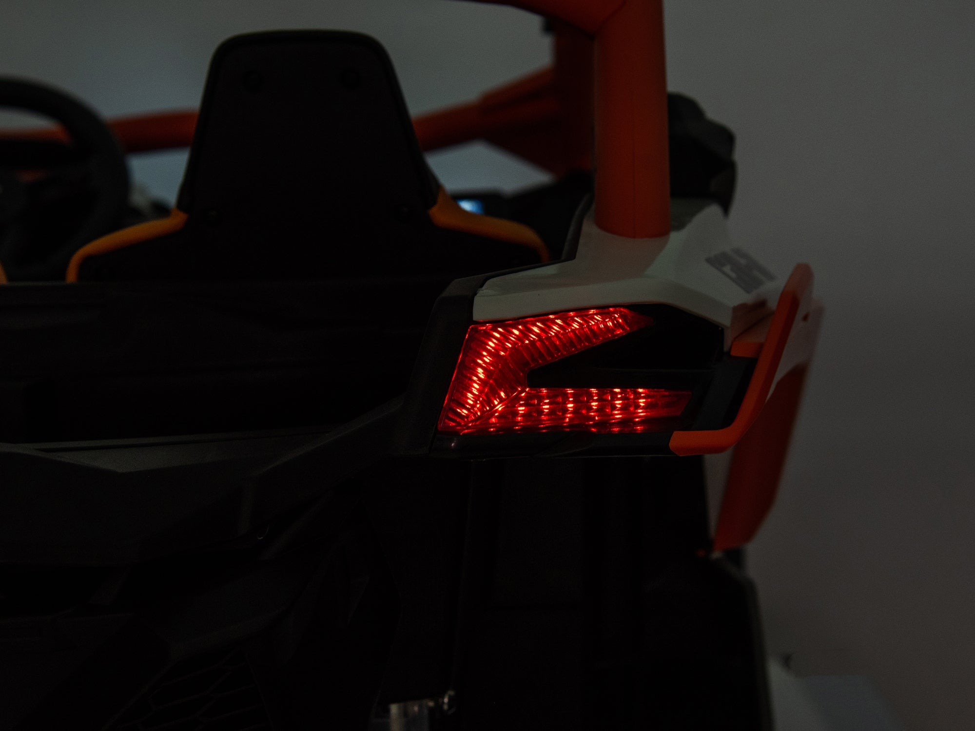 Moderno Kids Can-Am Maverick Custom Edition 24V Kids Ride-On UTV Buggy Car | Green